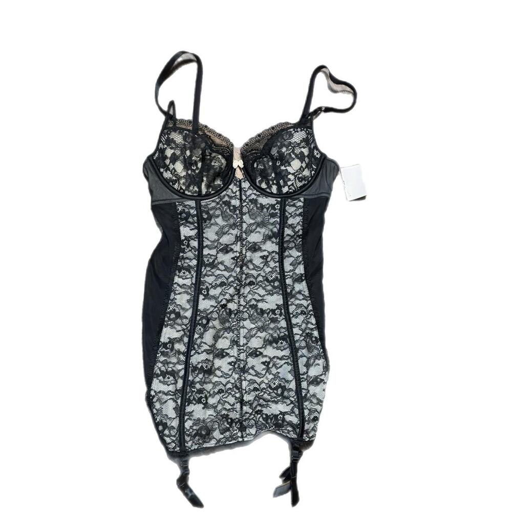 Victoria Secrets NWT Black lace bustier with adjustable straps